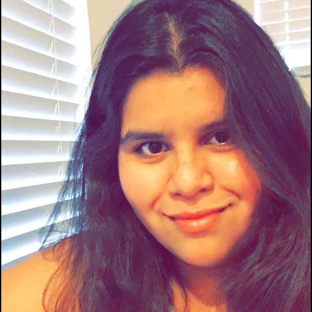 Meet your Posher, Yesenia