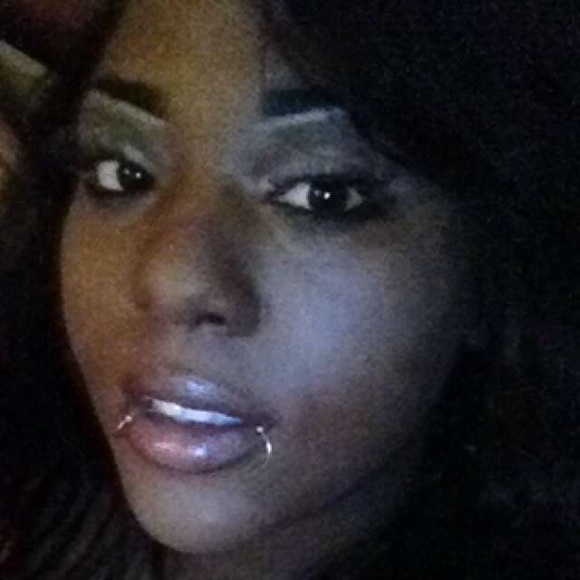Meet your Posher, Raye - Picture 1 of 1