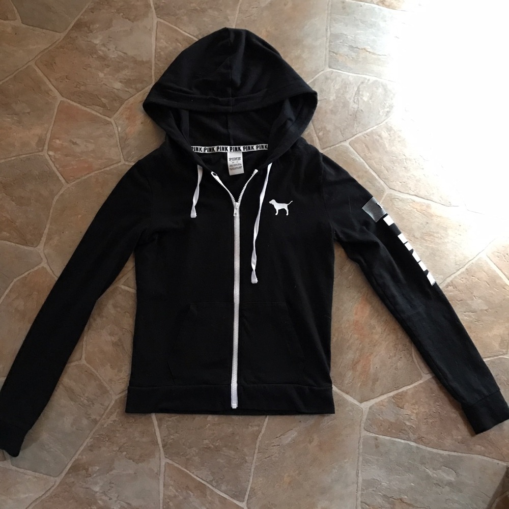 PINK vs outfit black bottoms in listing