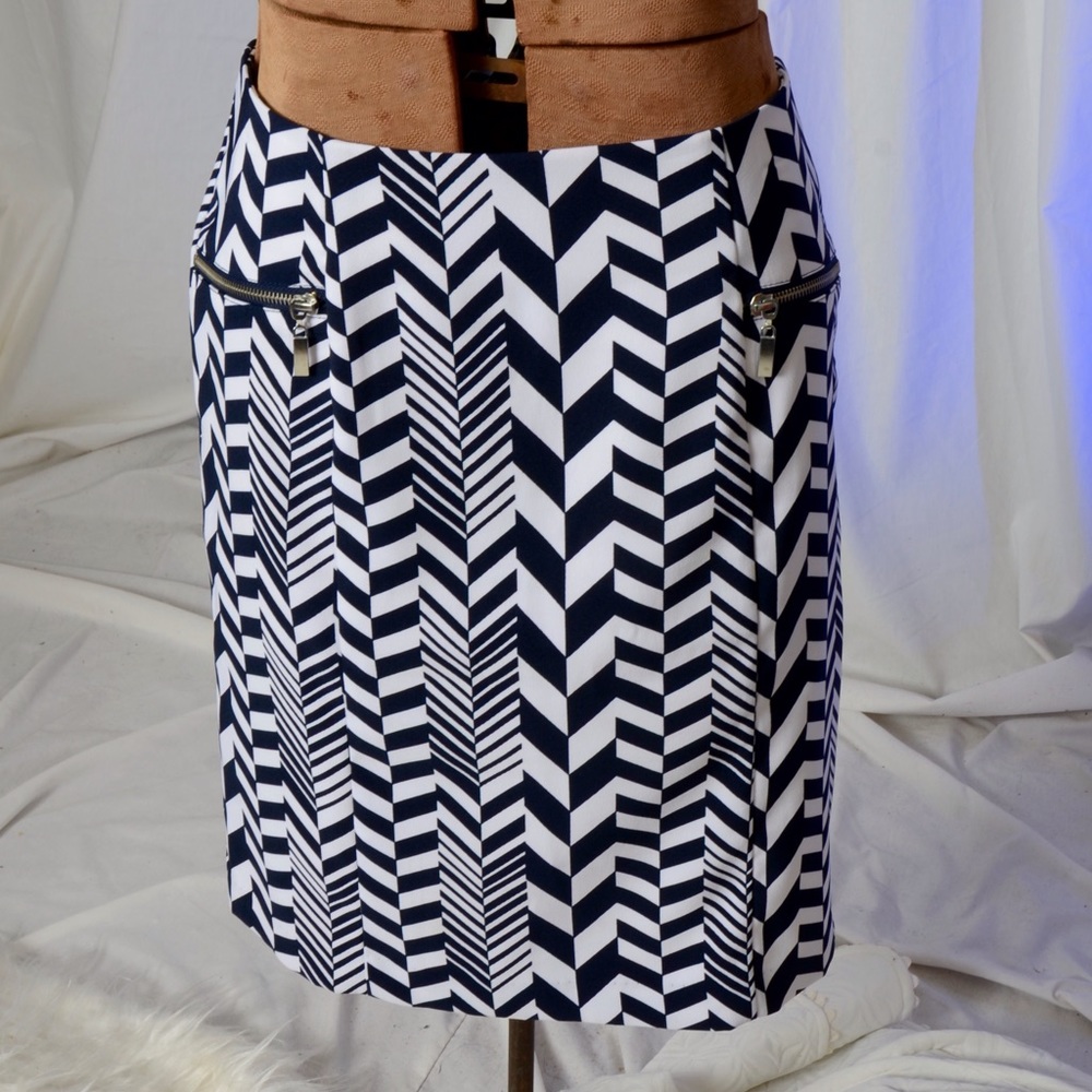 Black and White geometric print skirt
