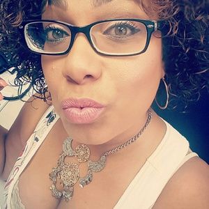 Meet your Posher, Claudette