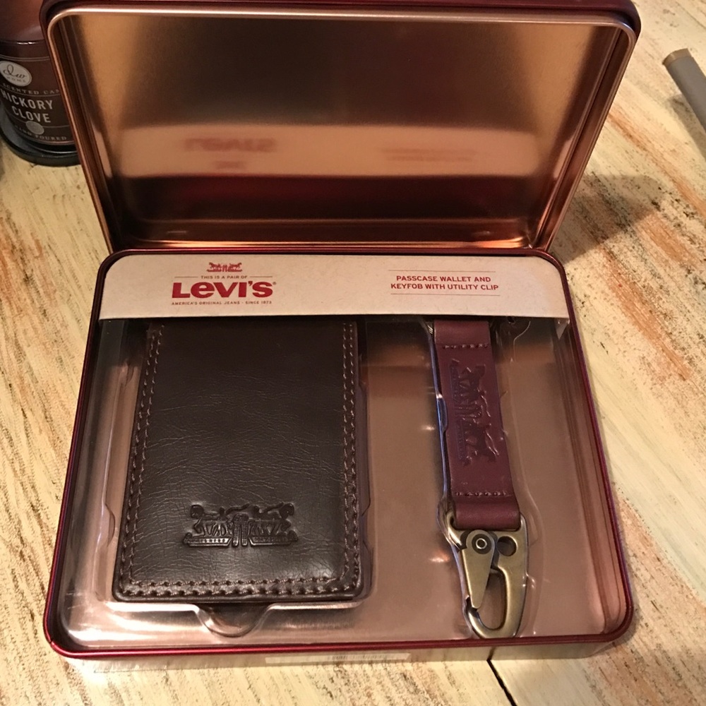🔥NWT Levi's men's wallet