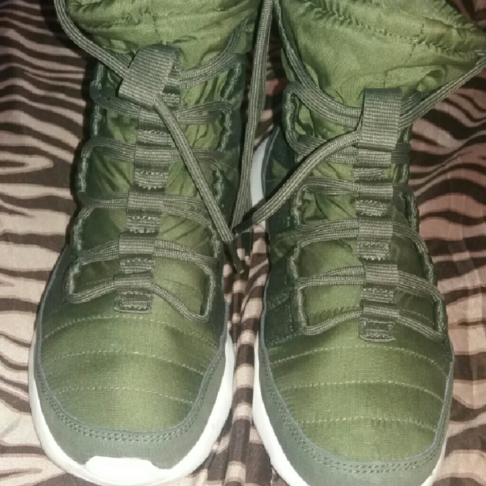 Nike Roshi sneaker boot