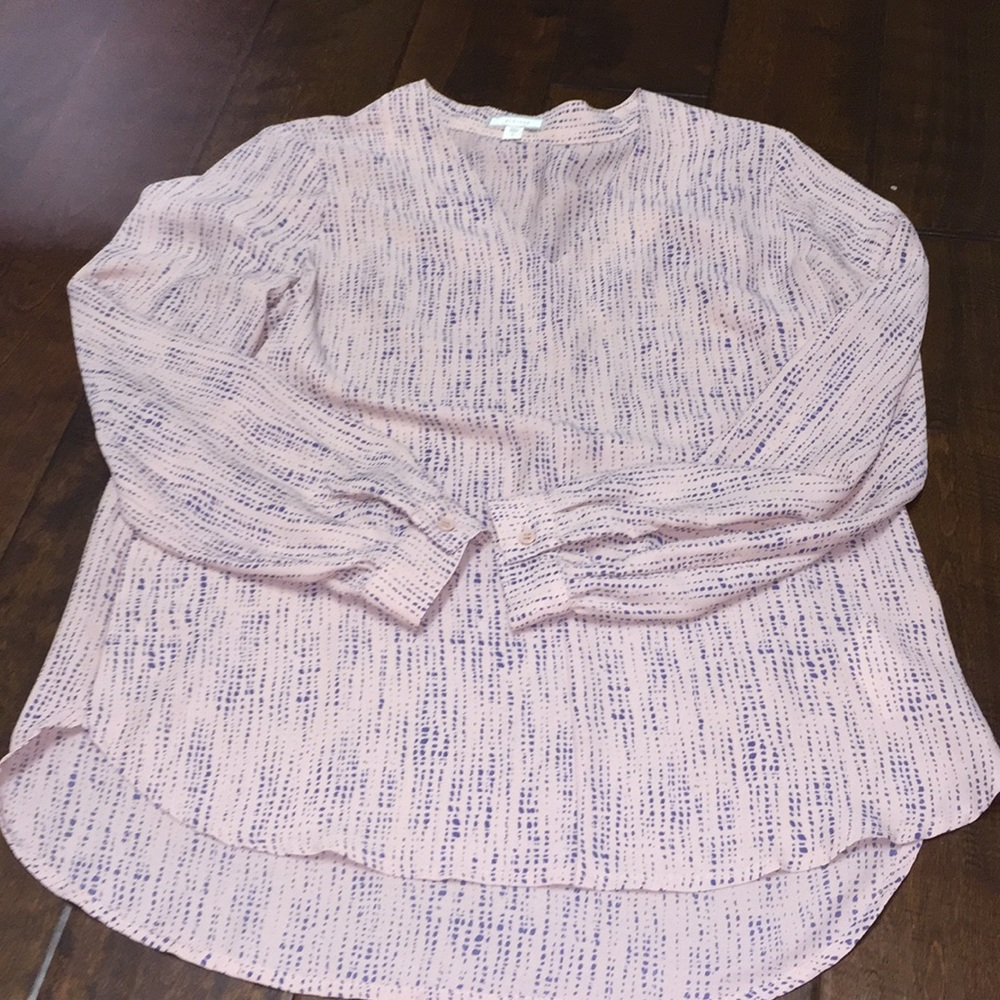 Blouse with design and button wrists