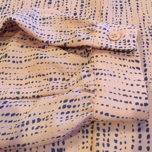 Blouse with design and button wrists - Picture 4 of 5