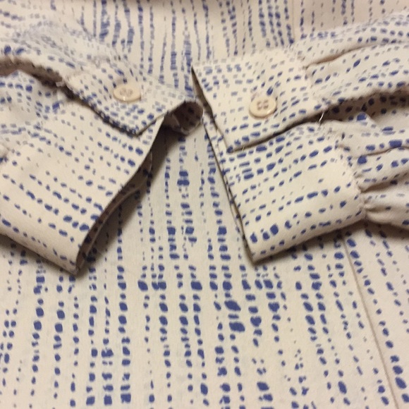 Blouse with design and button wrists - Picture 5 of 5