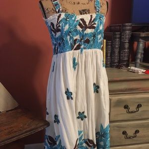 Summer dress with removable straps