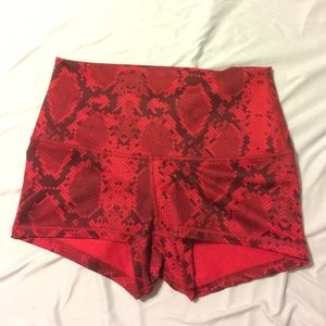 Lululemon boogie short size 6