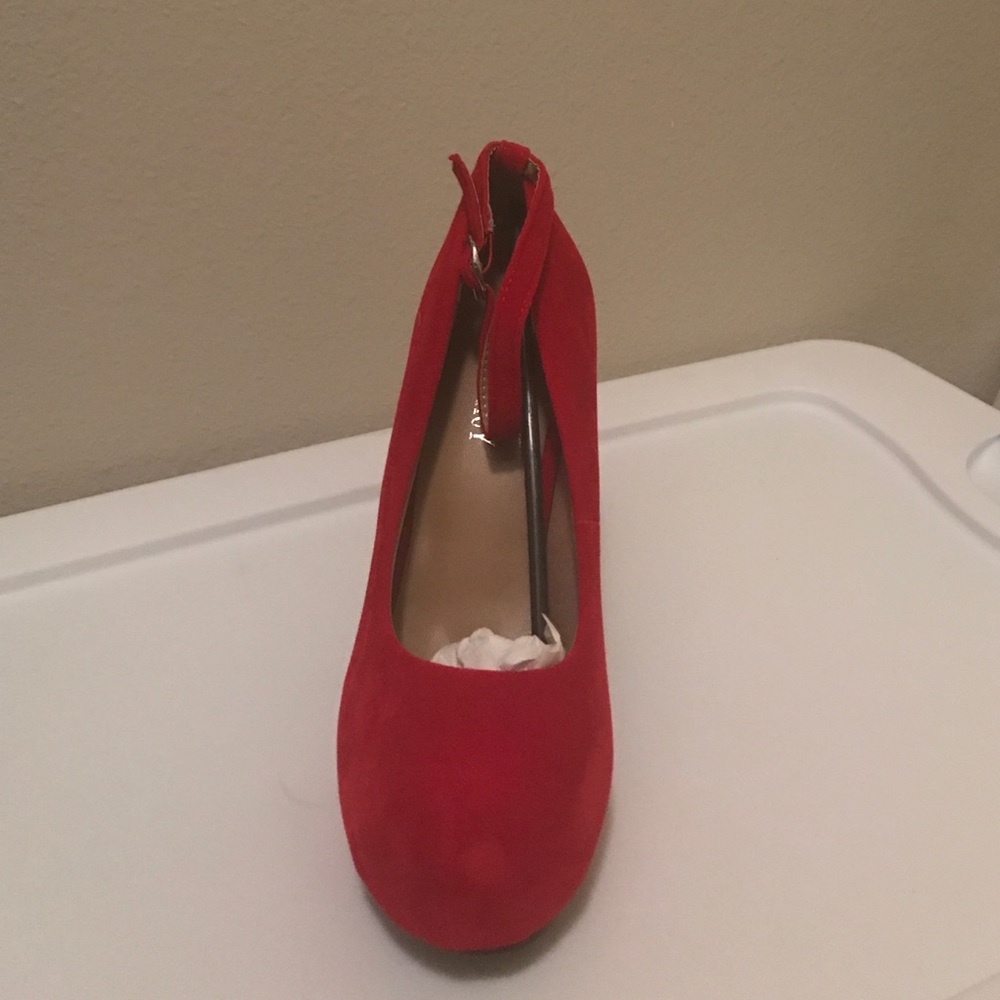 Red heels - Picture 2 of 2