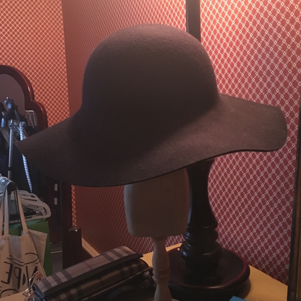 hat - Picture 2 of 3