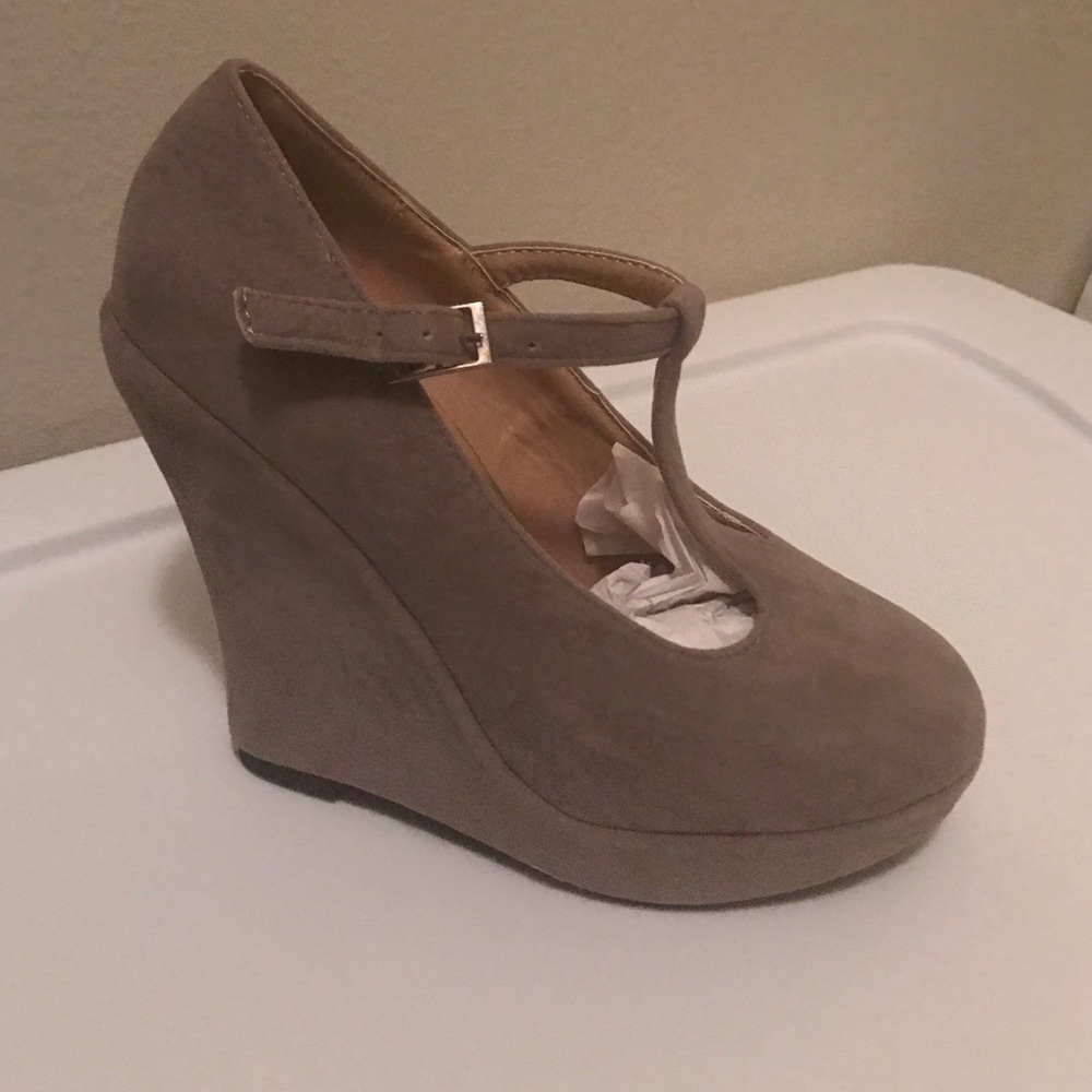 Beige heels