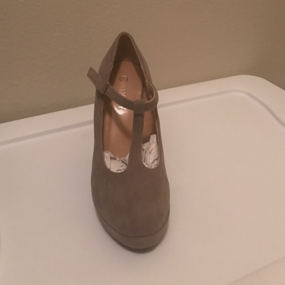 Beige heels - Picture 2 of 2