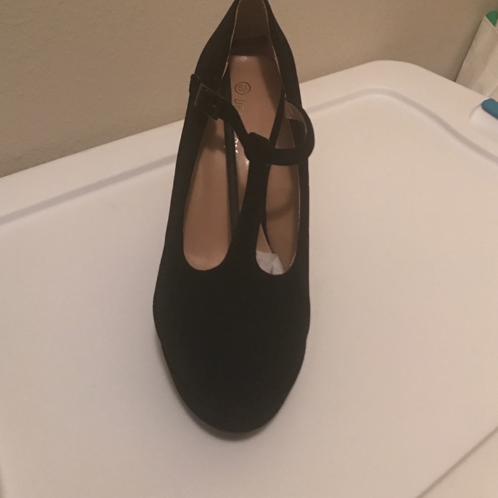 Black heels - Picture 2 of 2
