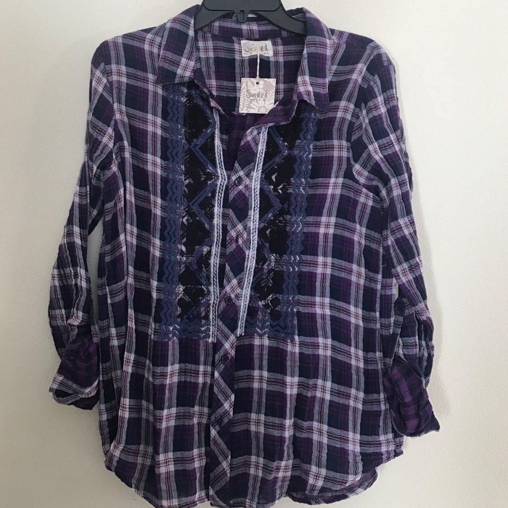 Plead embroidered Top sweet by Miss Me Sz M