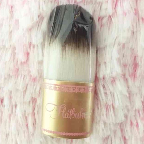 Sephora Other - Too Faced kabuki brush
New
Travel size
