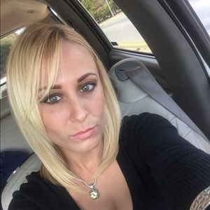 Meet your Posher, Courtney