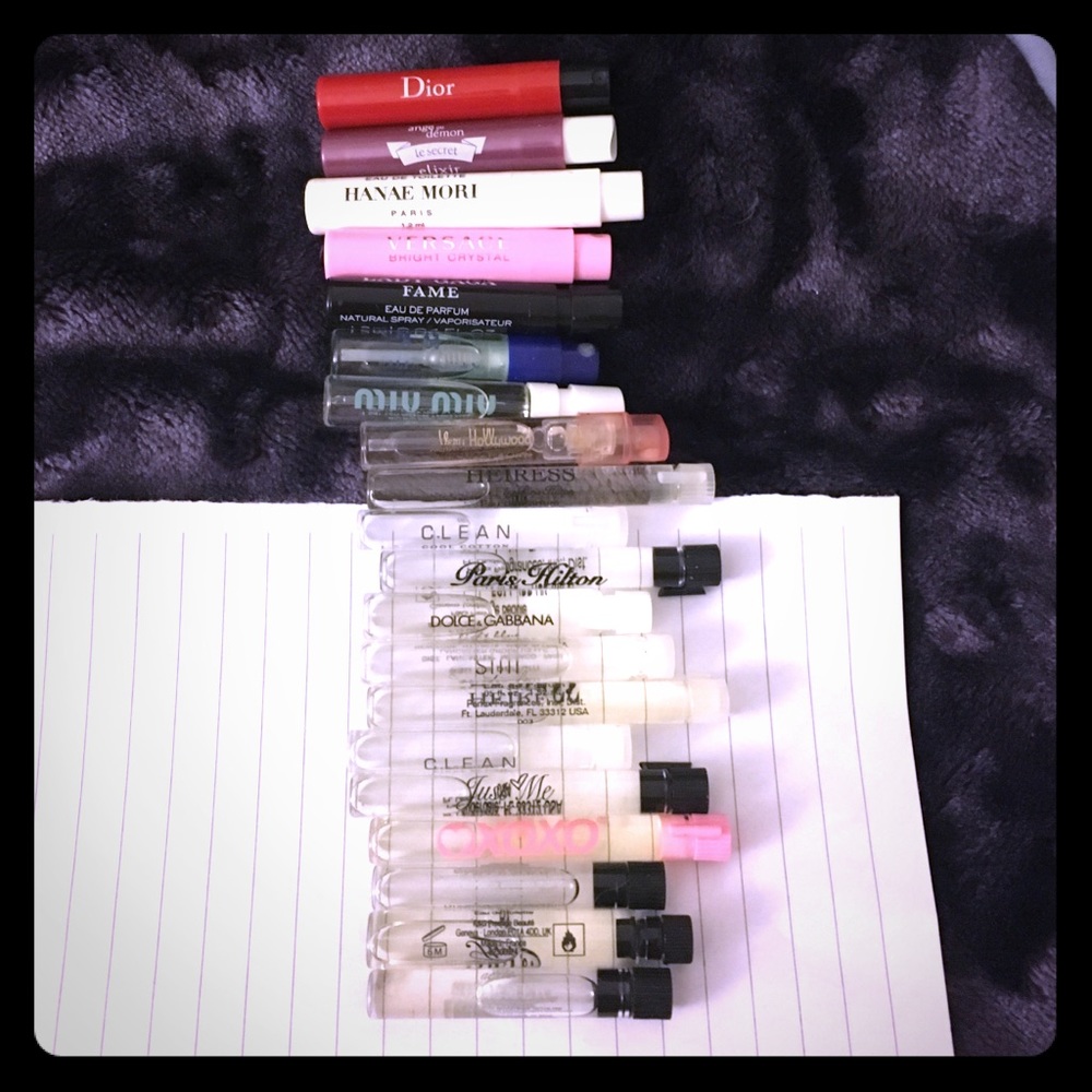 Purfume sample bundle with free makeup bag