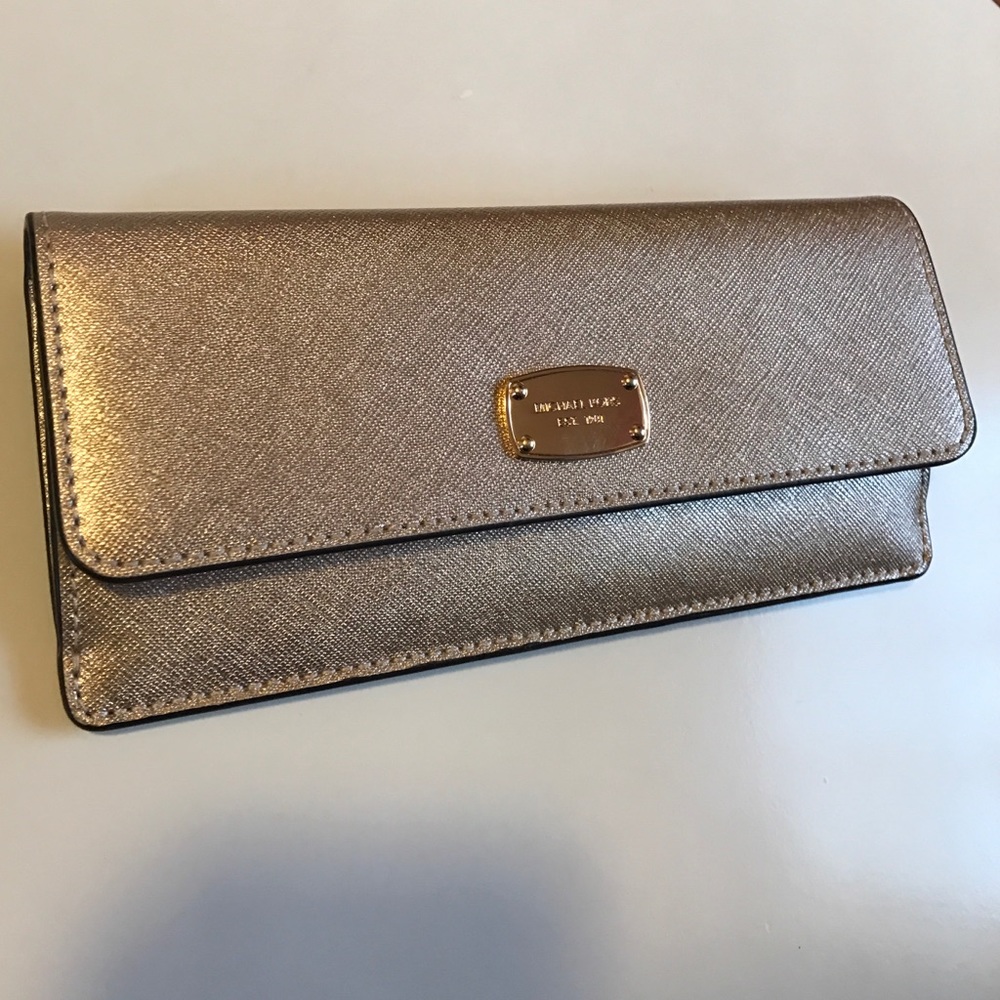 Michael Kors Gold Wallet! NEW! JET SET!