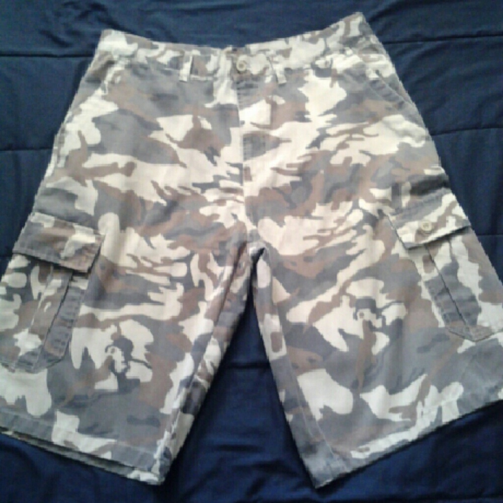 Camo cargo shorts size 34