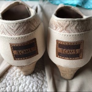 Toms open-toe canvas wedges with Aztec print