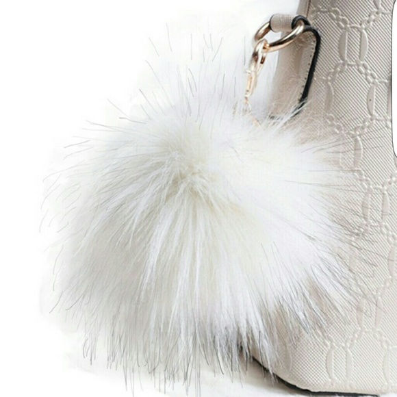 Furry Pom pom keychain - Picture 4 of 4