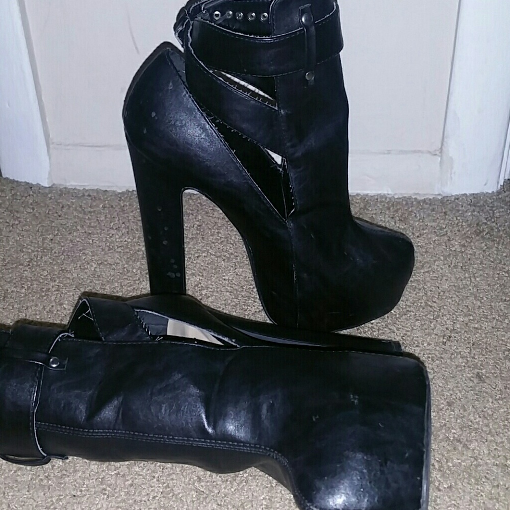 Paper Fox black bootie