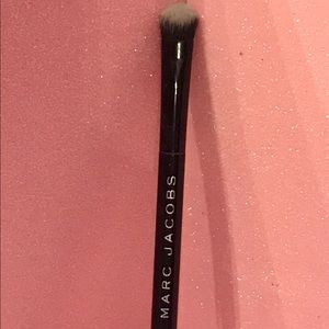 marc jacobs concealer brush