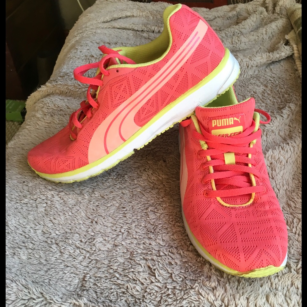Puma Narita coral sneakers