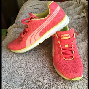 Puma Narita coral sneakers