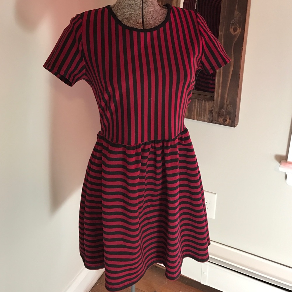 Red and black stripe zipper back skater dress