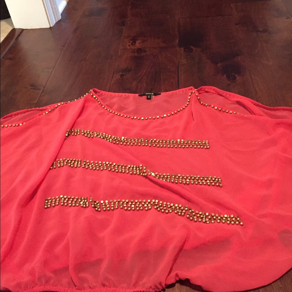 Open shoulder boutique top
