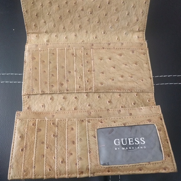 **SOLD**Guess Wallet - Picture 2 of 4