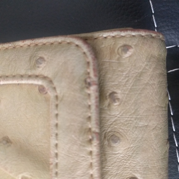 **SOLD**Guess Wallet - Picture 4 of 4