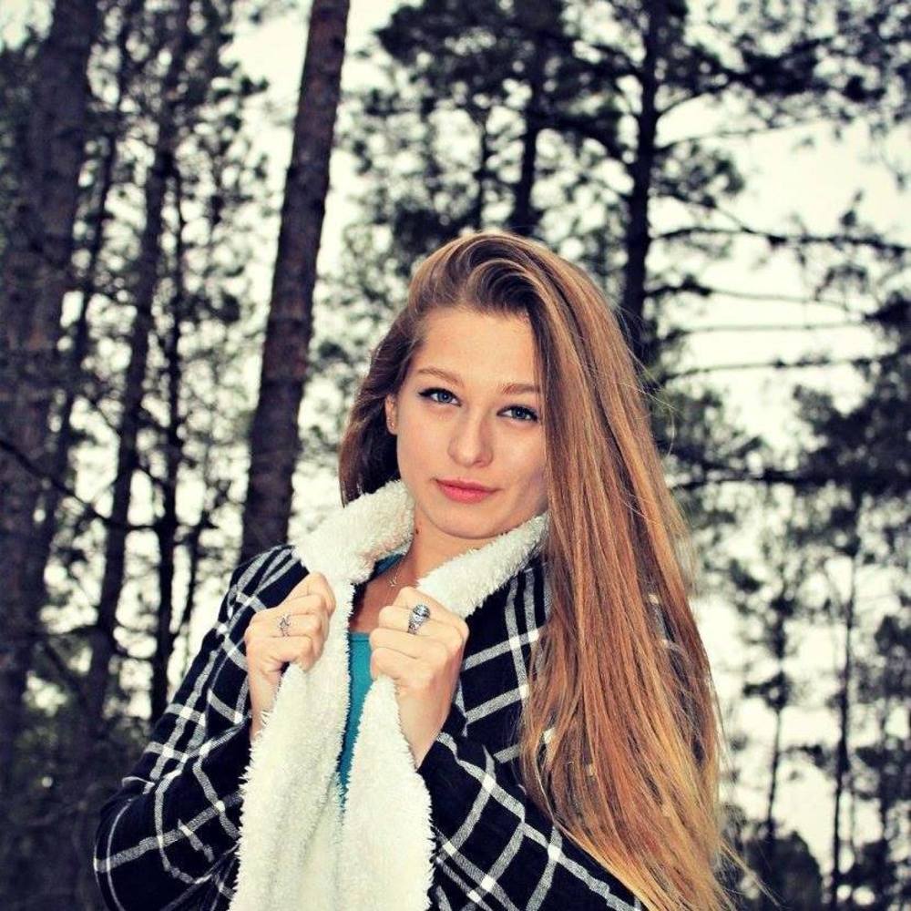 Meet your Posher, Ariana