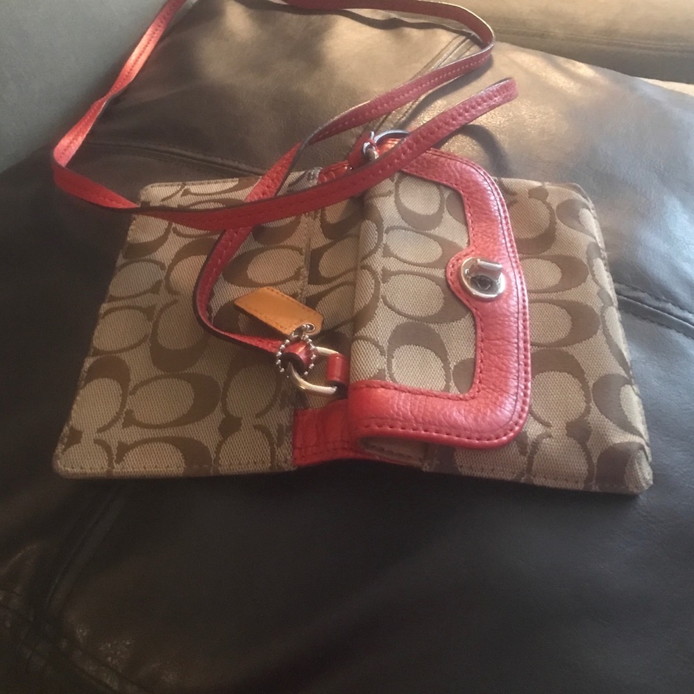 Coach - Picture 3 of 3