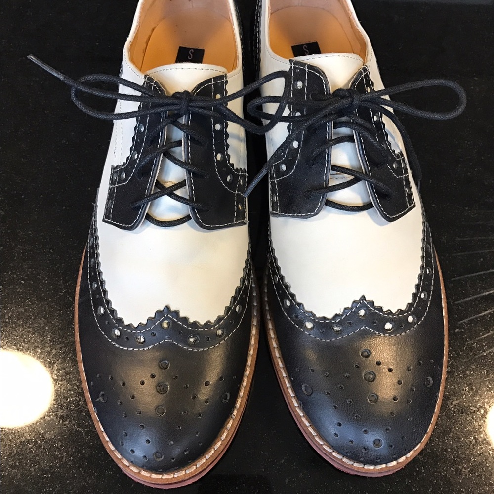Lightly used Steven by Steve Madden leather oxford