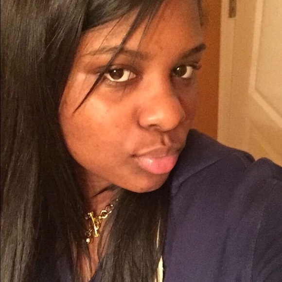 Meet your Posher, Quinnecia - Picture 1 of 1