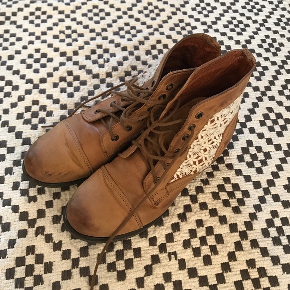 Steve Madden Shoes - Steve Madden boots with lace