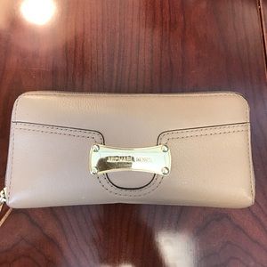 Michael Kors tan wallet