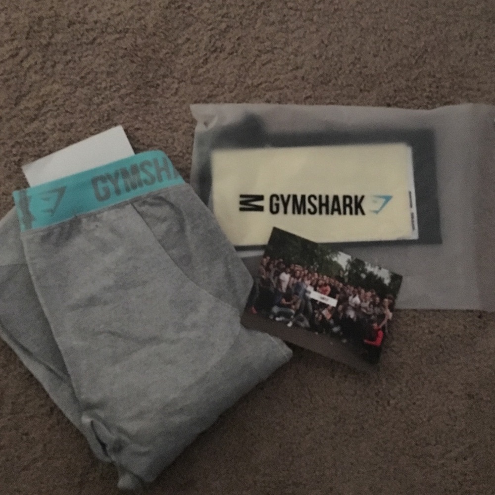 Gym shark leggings