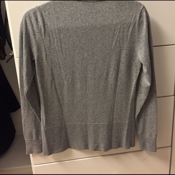 Silver shimmery knit sweater, sweetheart neckline - Picture 2 of 2