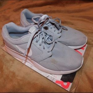 Grey Nike roshes