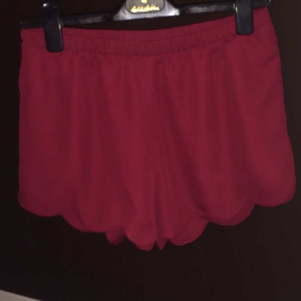 Women's cranberry red scalloped dress shorts. Sz M