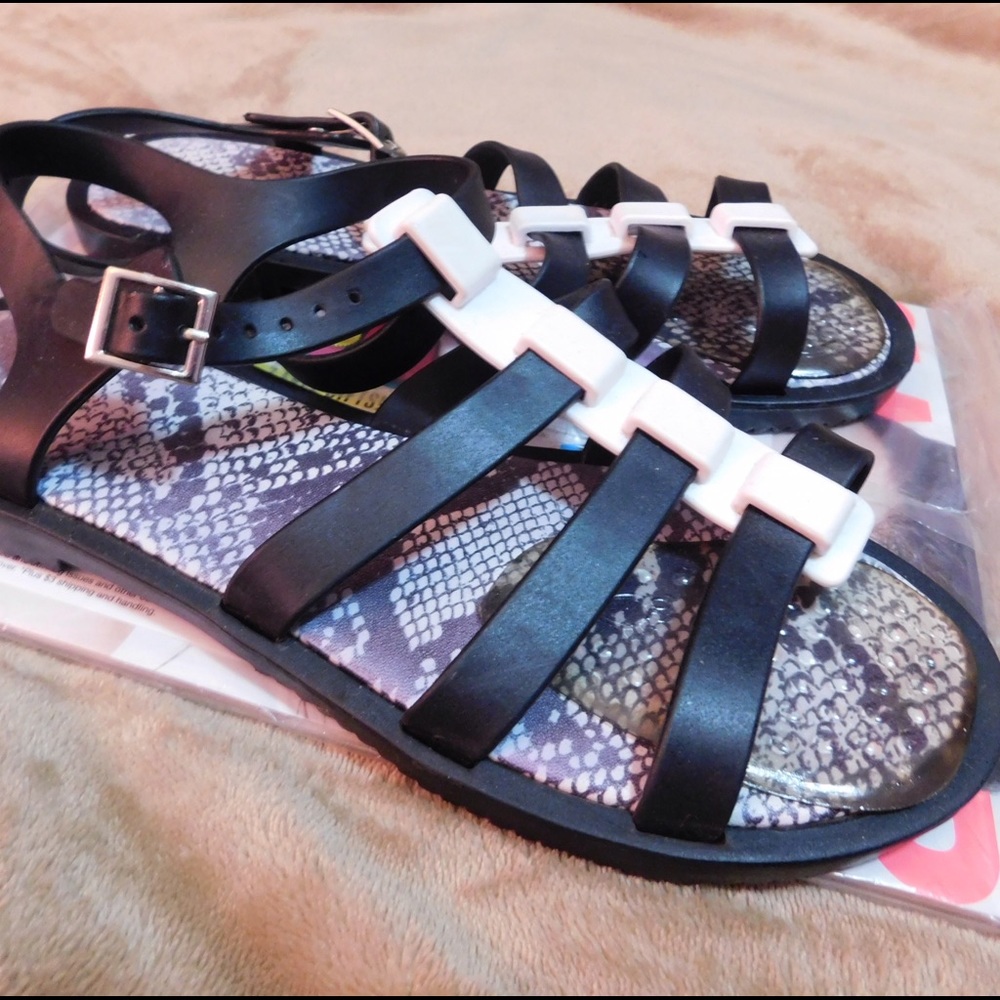 Black and white jellies