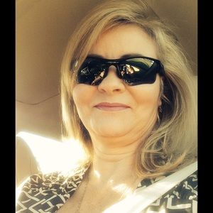 Meet your Posher, Denise