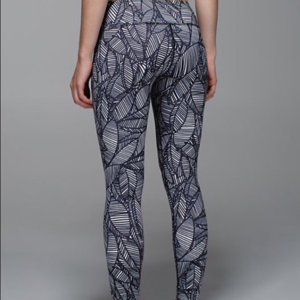 LuLuLemon Banana Leaf Print Wunder Under PantsNWOT