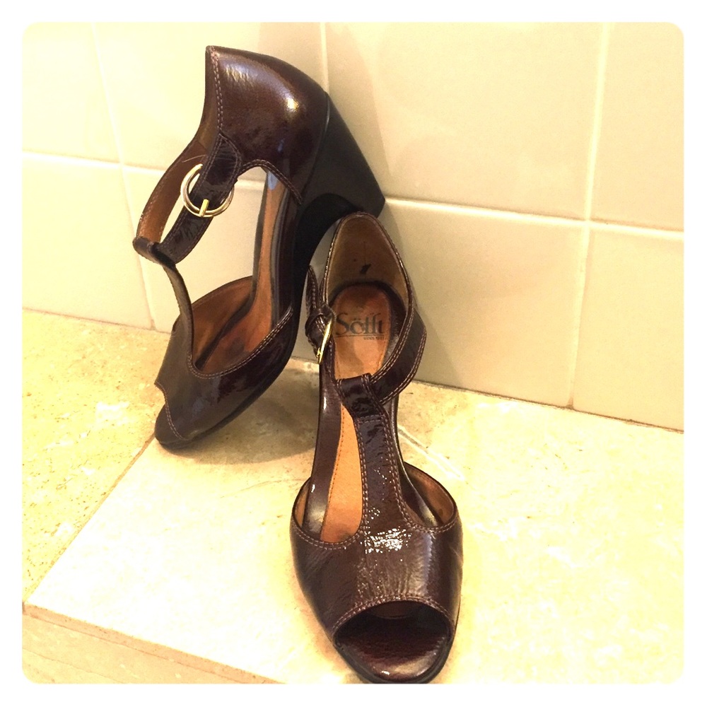 Sofft brown patent t-strap heels