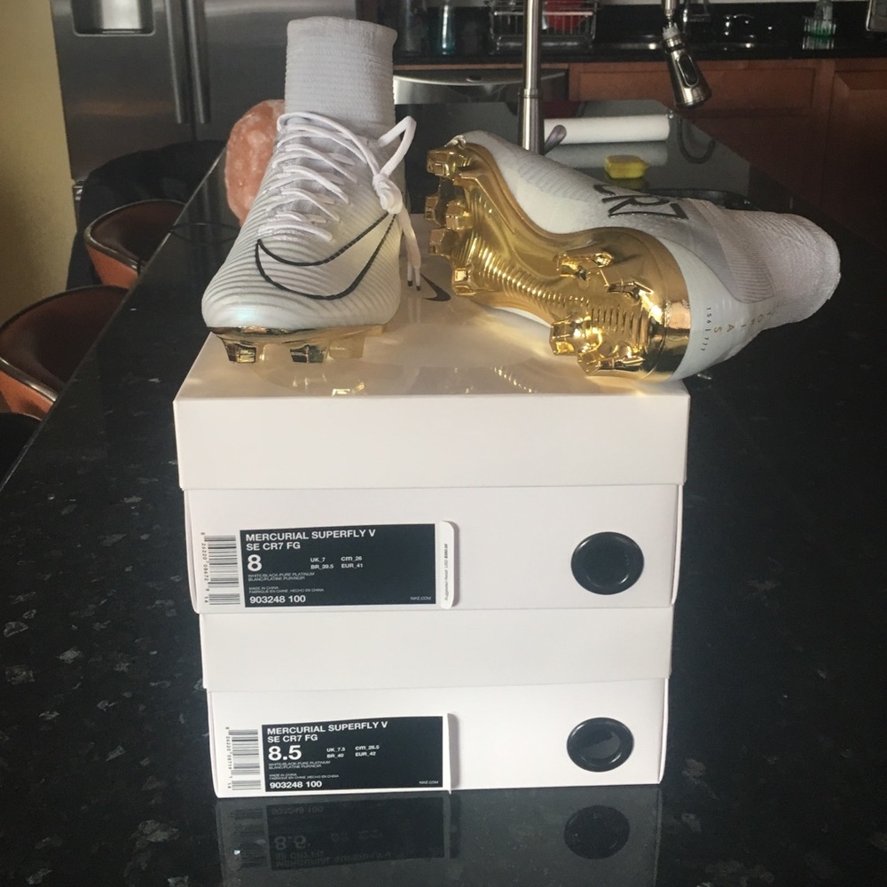 SOCCER CLEATS MERCURIAL SUPERFLY V SE CR7 FG