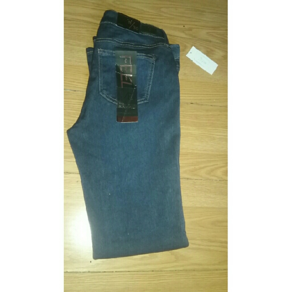 (NWT)CELEBRITY PINK SKINNY JEANS!!!