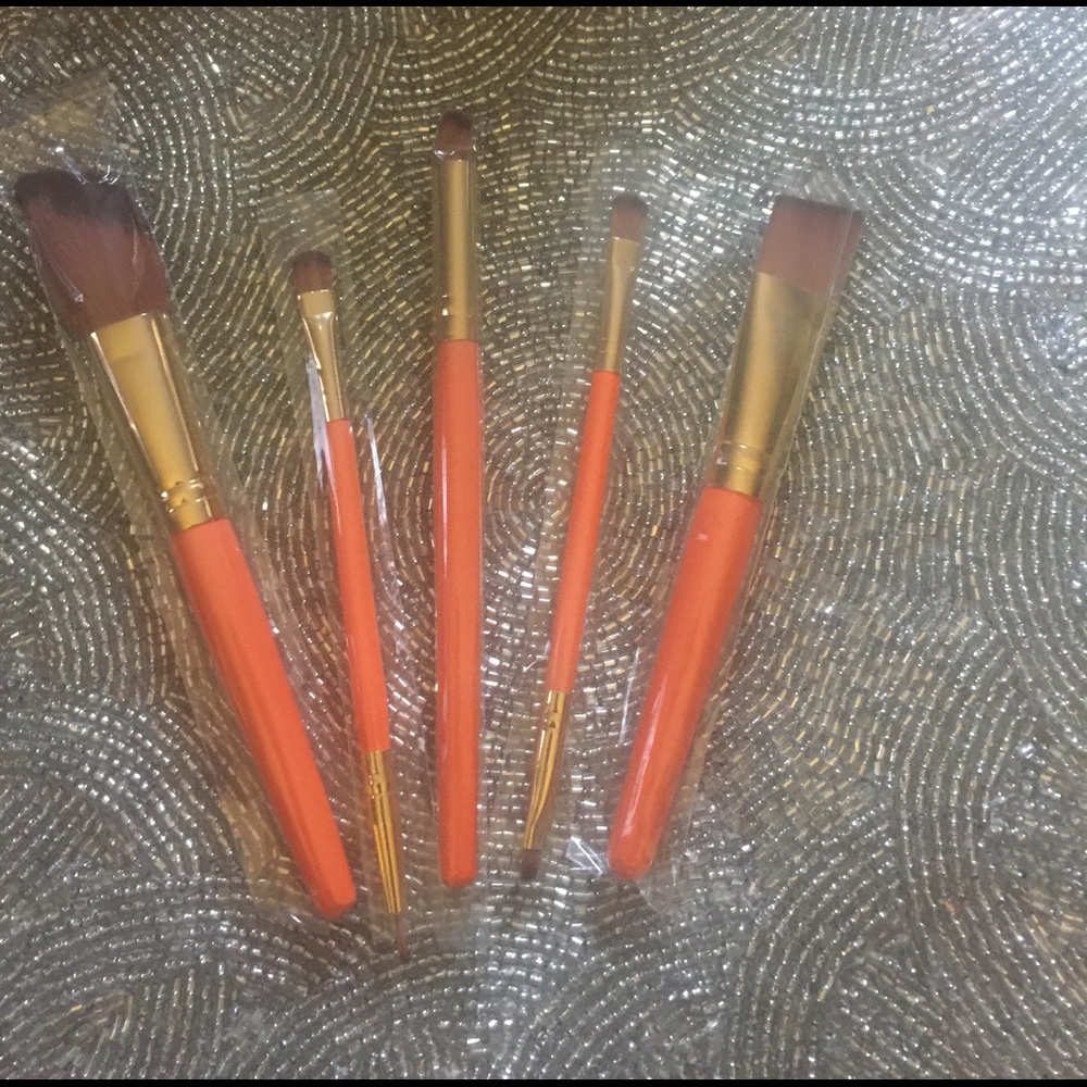 Makeup brushes